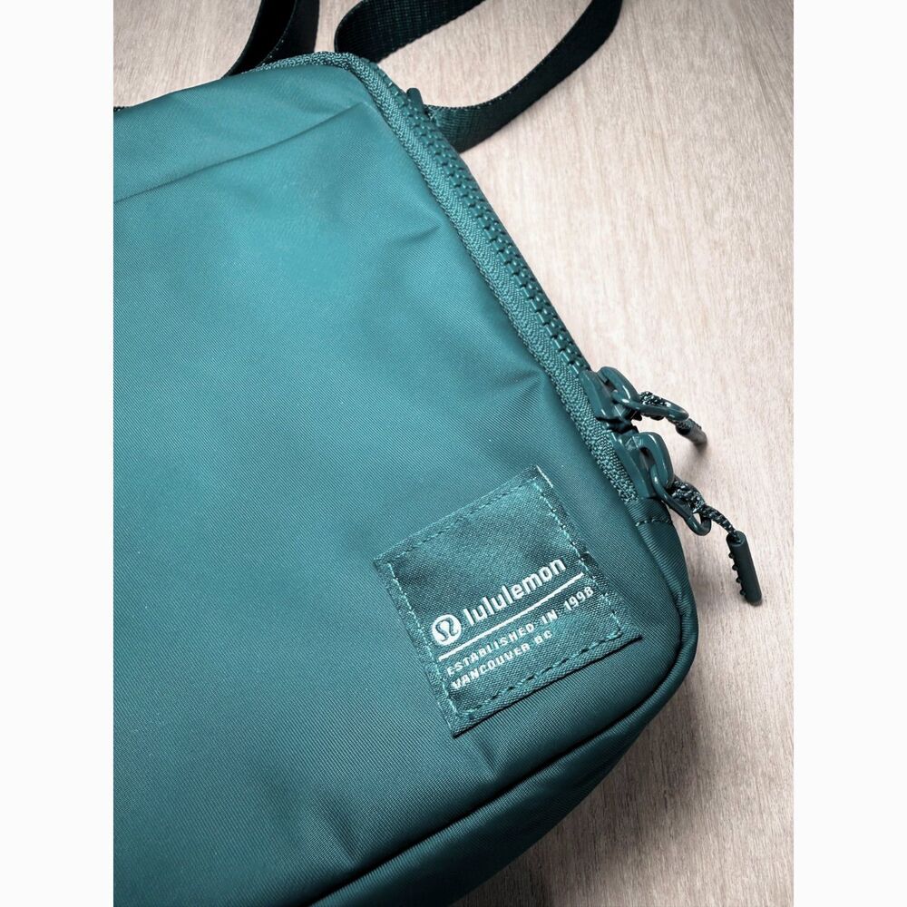 Lululemon Easy Access Crossbody Bag NWOT Teal Green Nylon Travel Purse - Picture 7 of 8